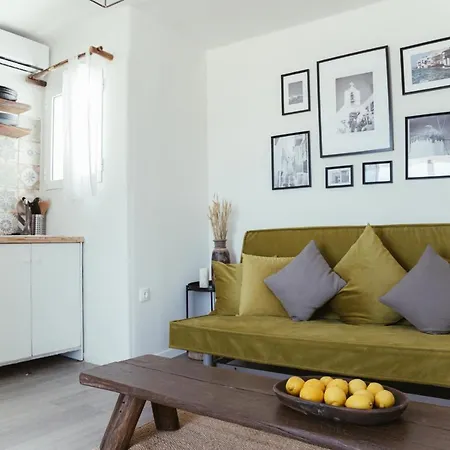 Central Local Living In Mykonos, Main Town Apartament *
