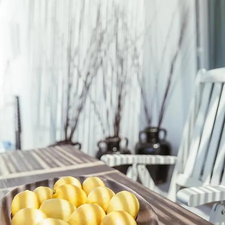 Central Local Living In Mykonos, Main Town Apartament *